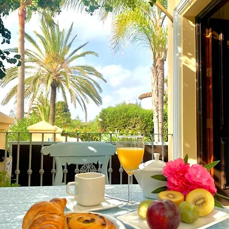 Moumi Marbella