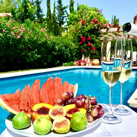 Moumi Marbella